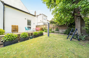 Communal garden- click for photo gallery